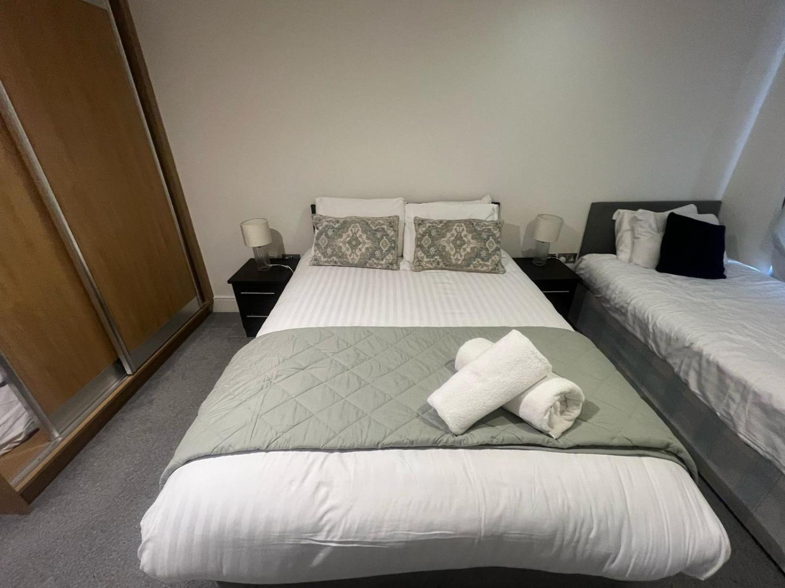 Bright And Modern 3 Bed Hyde Park Appartement