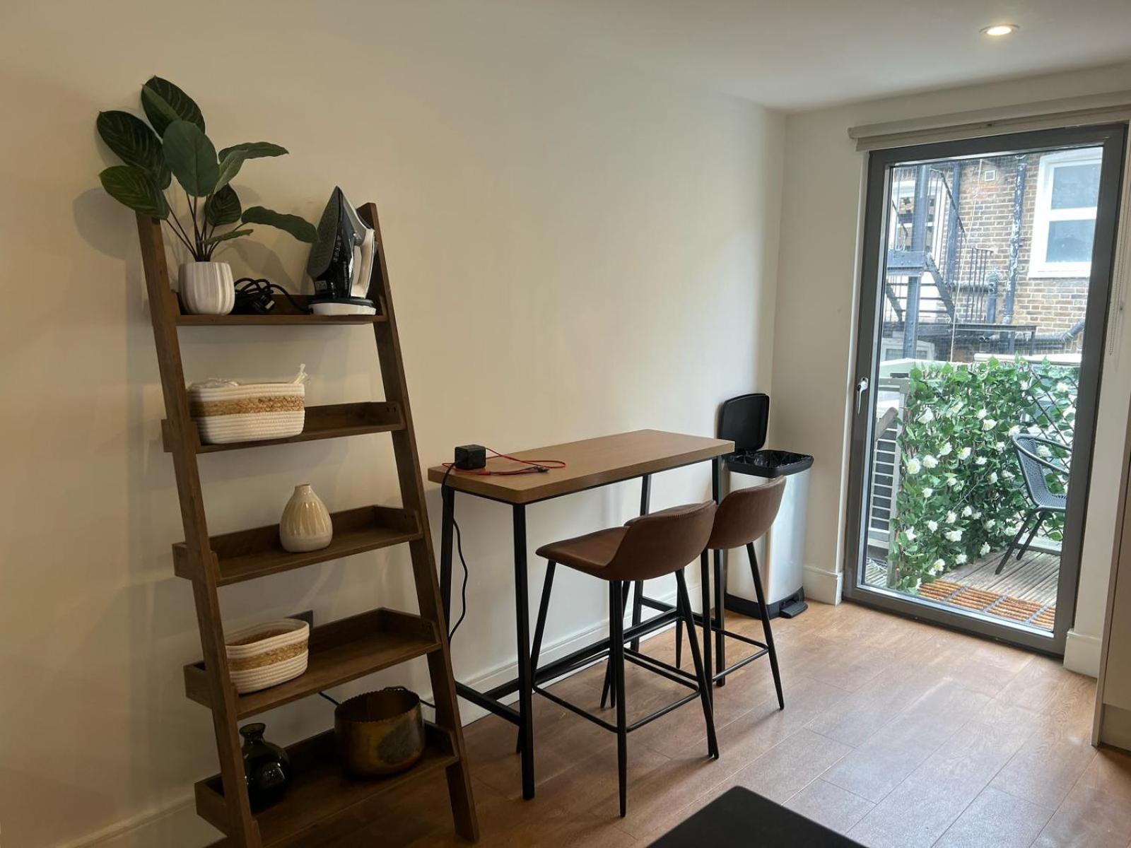 Апартаменты Bright And Modern 3 Bed Hyde Park